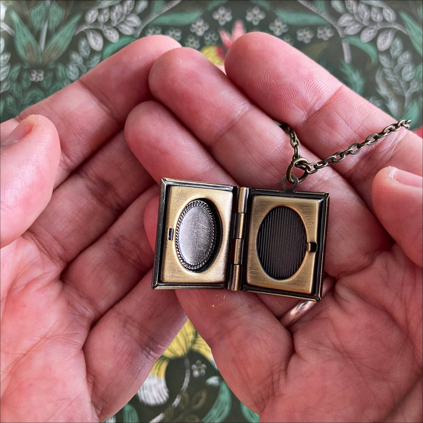 Book Locket-Alice In Wonderland (Rabbit)