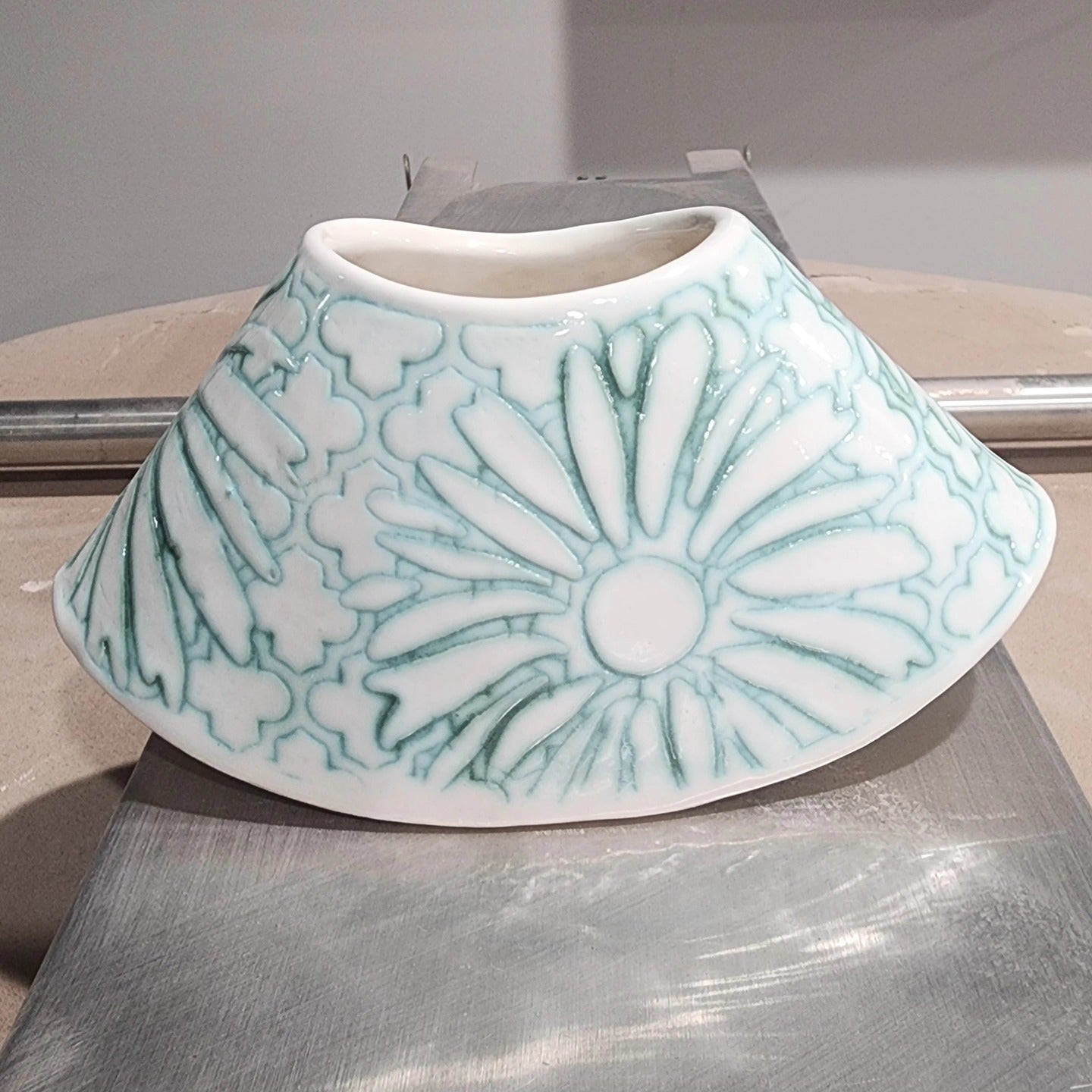 Daisy Rocker Vase