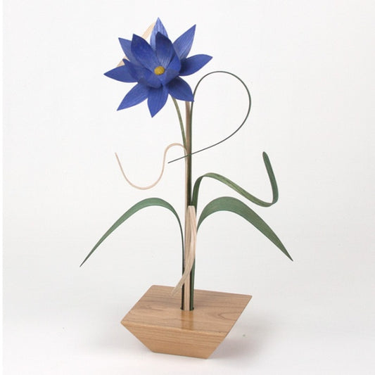Simple Zen Flower Arrangement-Lotus